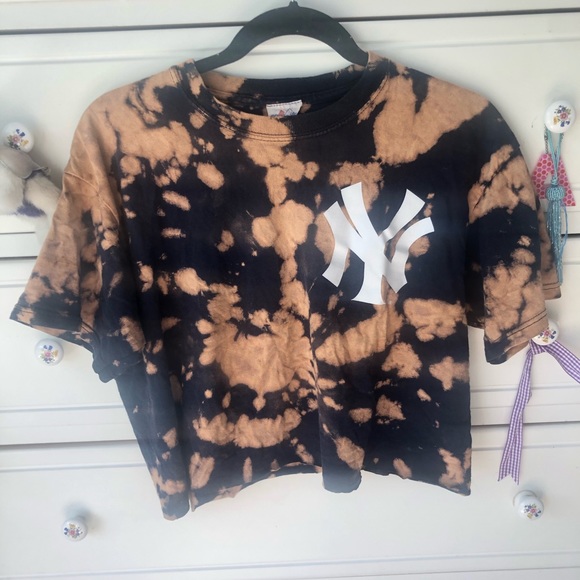 Majestic Tops - Yankees Cropped & Bleached Tee
